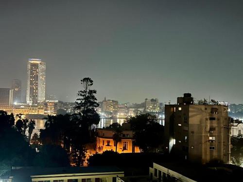 Al Duqqi Apartment | Nile View 1950s spacious apartment - Giza