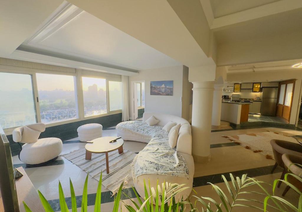 Downtown Cairo Apartment | Nilefront Elegance Apartment Between Zamalek & Downtown