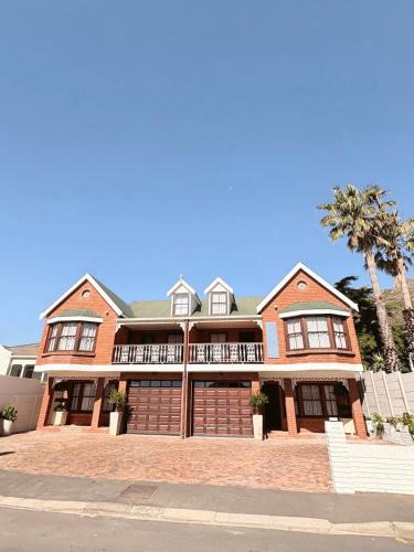 Gordons Bay Central Villa | Nimara de Sol