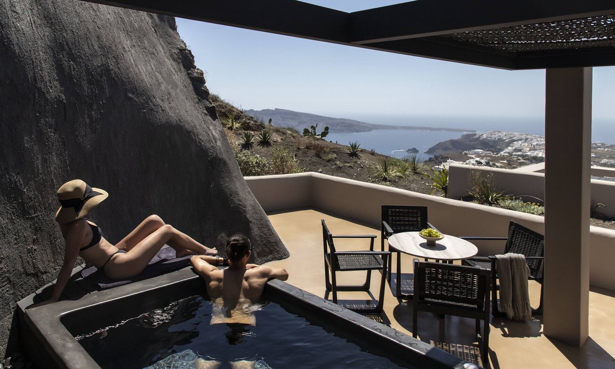Kamari Hotel | Nimbus Santorini