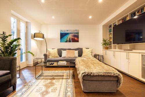 Redcliffe Apartment | Niru Experience Serene Garden Haven Duplex 3BD3BA