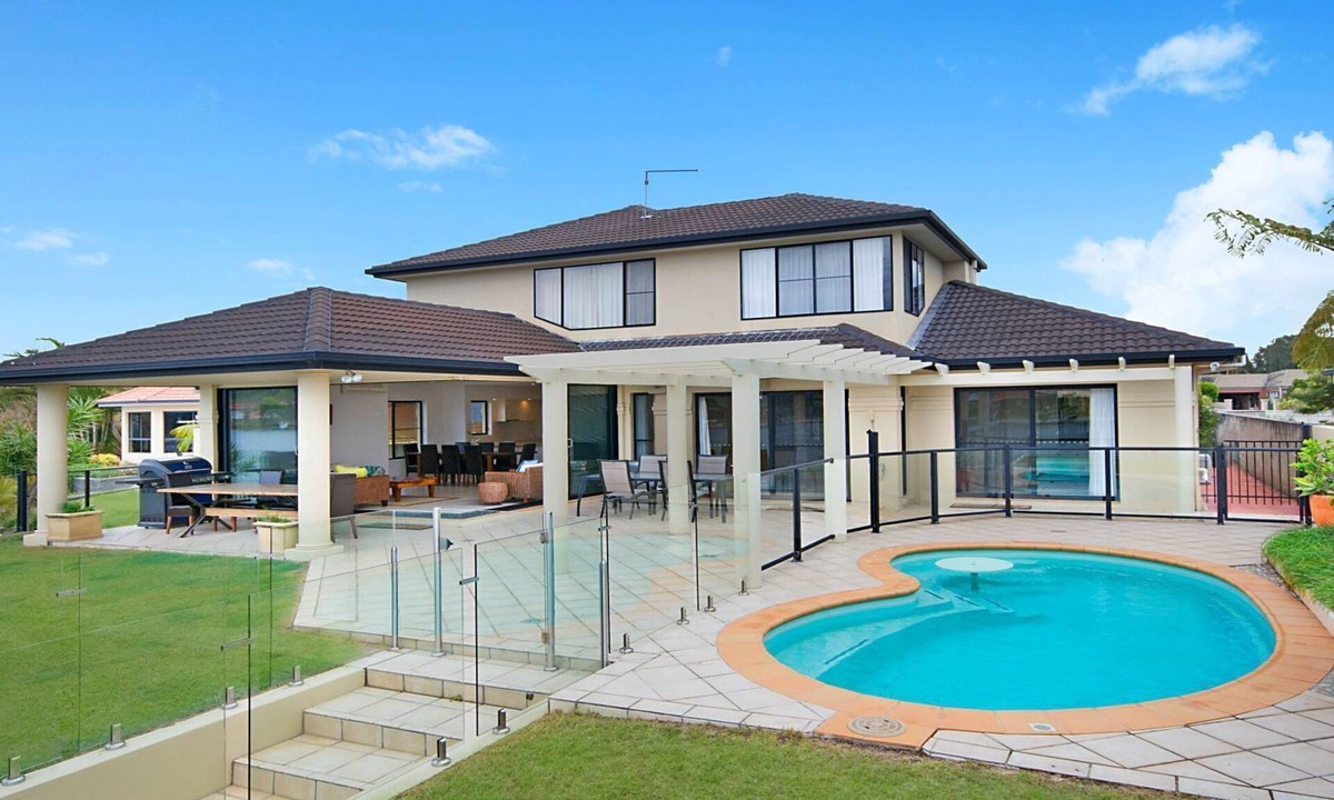 Yamba House | Nirvana Waters - Waterfront with Pool - Holiday Yamba