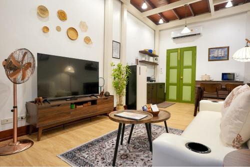 Chakkrawat Villa | Nivas Wanit 2BR 1SFB Yaowarat MRT EntireHome 80SQM