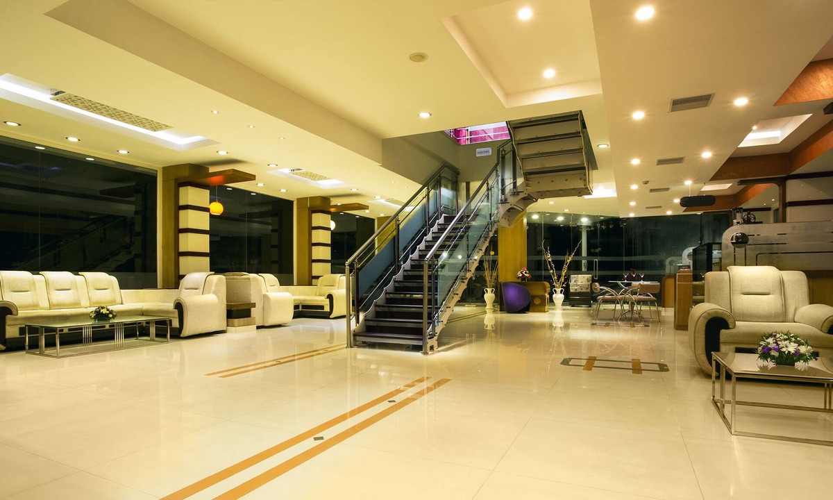 Thrippunithura Hotel | NM Royale County