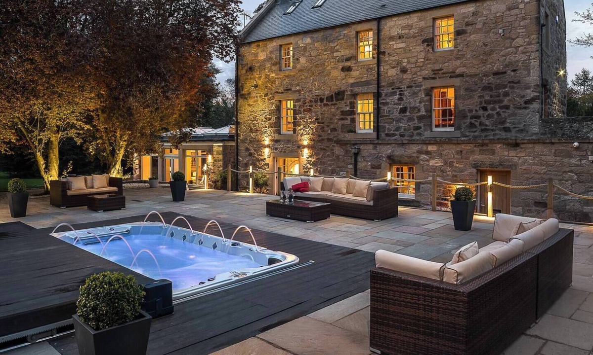 Dalkeith House | nnLuxury Private Scottish Estate 20 Mins to Edinburgh City Centre ,Sauna & Hotub