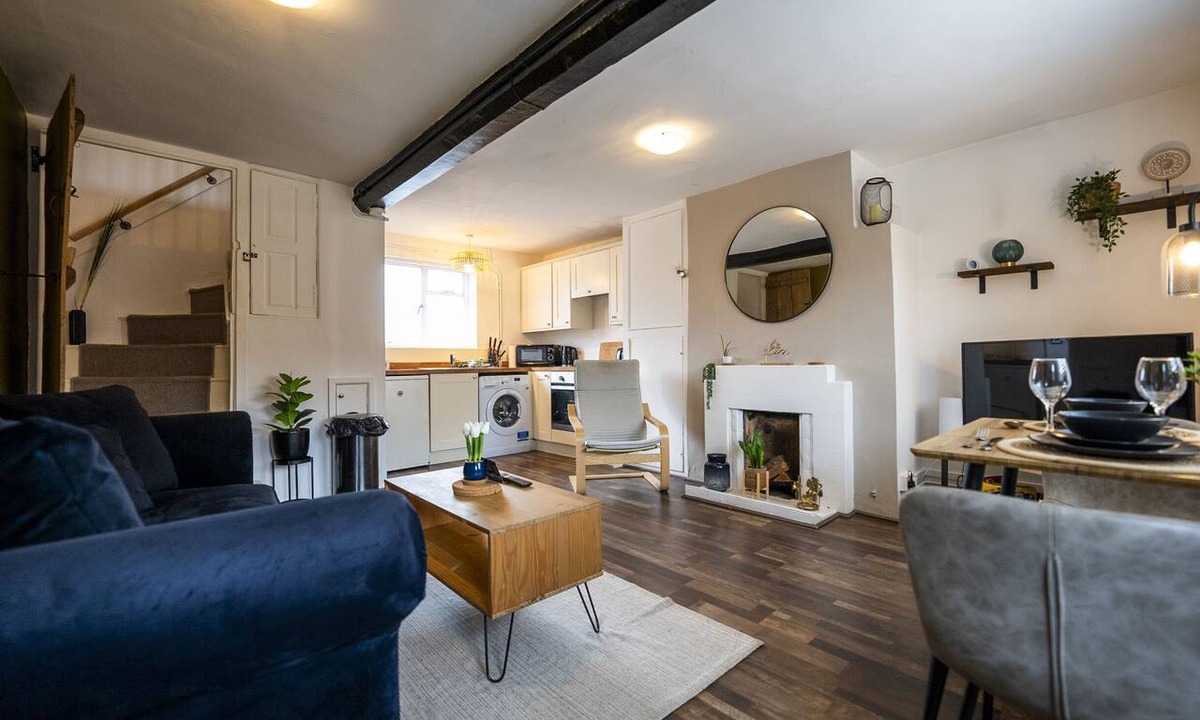 City Centre Cottage | No.3 Laburnum Cottages