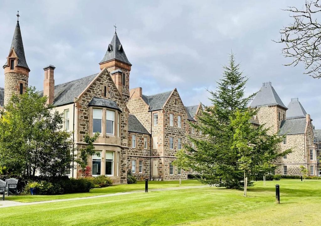 South Galson Apartment | No 49 a spacious executive apartment in Inverness