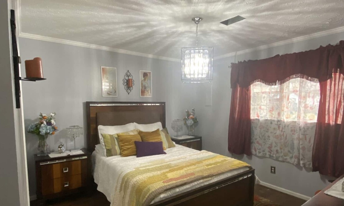 Cochran House | *no cleaning fee* Beautiful 2 bedroom, right in heart of town!