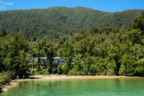 Furneaux House | No Road Inn in Endeavour Inlet, Marlborough Sounds