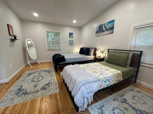 Brighton House | -No16- Extra Spacious Room in a House - 10 min to Green Line T Station & Boston College - Centrally Located at Brighton Boston