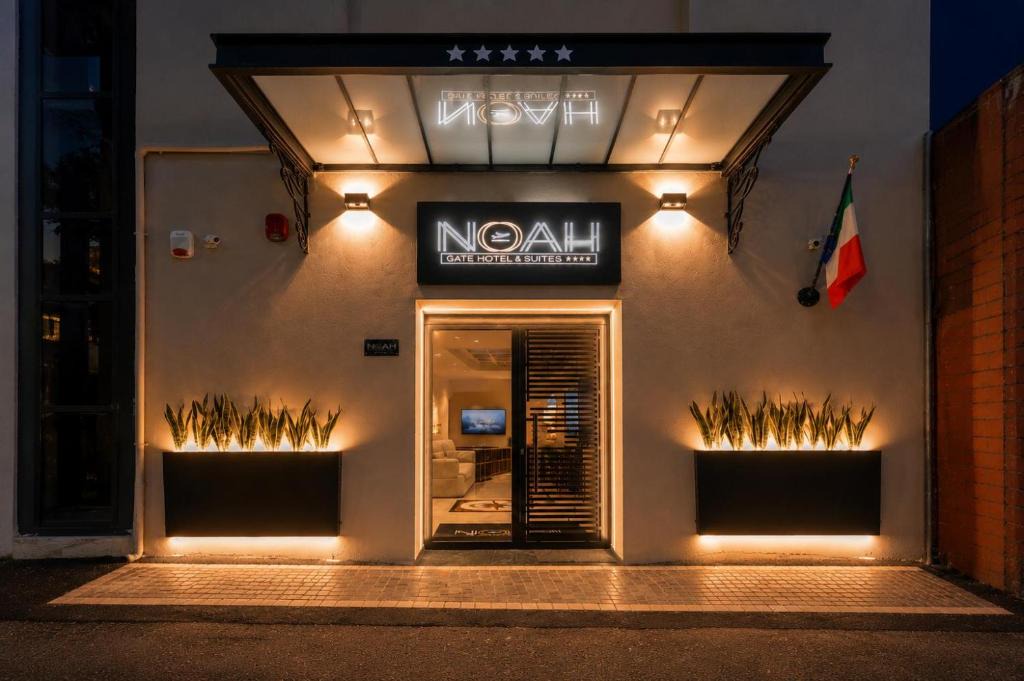 Naples Hotel | Noah Gate Hotel & Suites