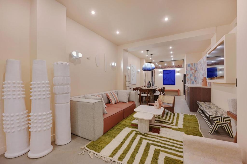 3rd Arrondissement Apartment | NoChichi-Collections - Hotel de Ville
