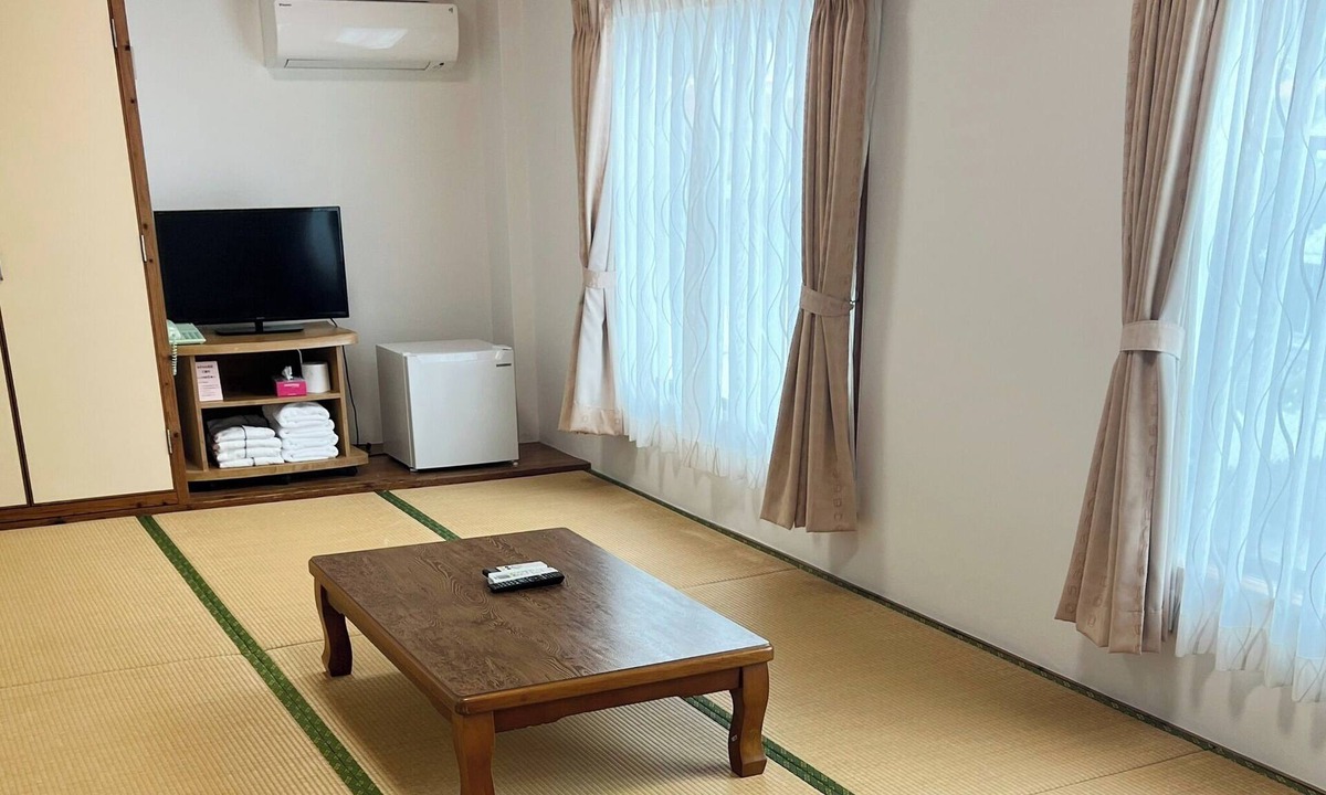 Nago Hotel | Nonsmoking Accommodates up to 4 people 10tata/Nago Okinawa