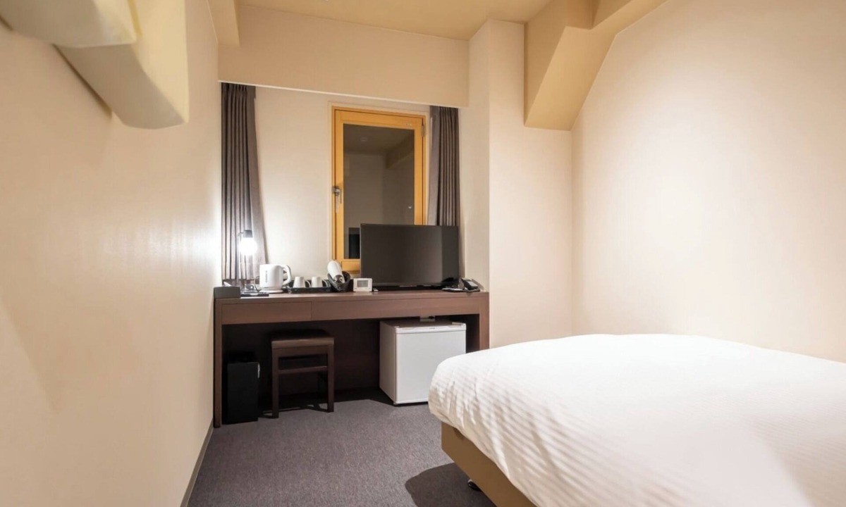 Nishishinsaibashi Hotel | NonsmokingSemidouble | Room only Standard pl/Osaka Ōsaka