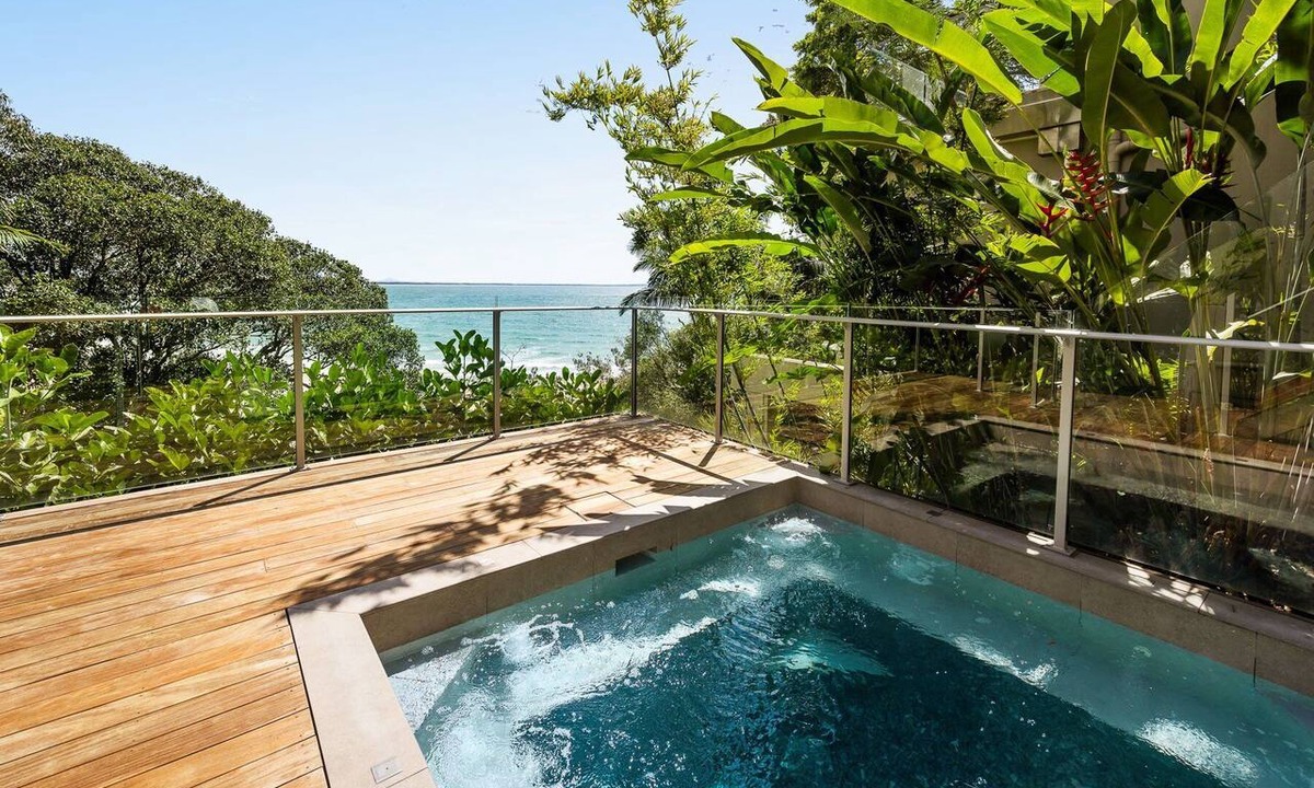Noosa Heads House | Noosa Vista Spa House