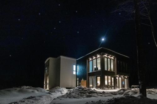 La Conception Ski Chalet | Nordic Lodge Tremblant -5 Bdrs,hot Tub,pool Table