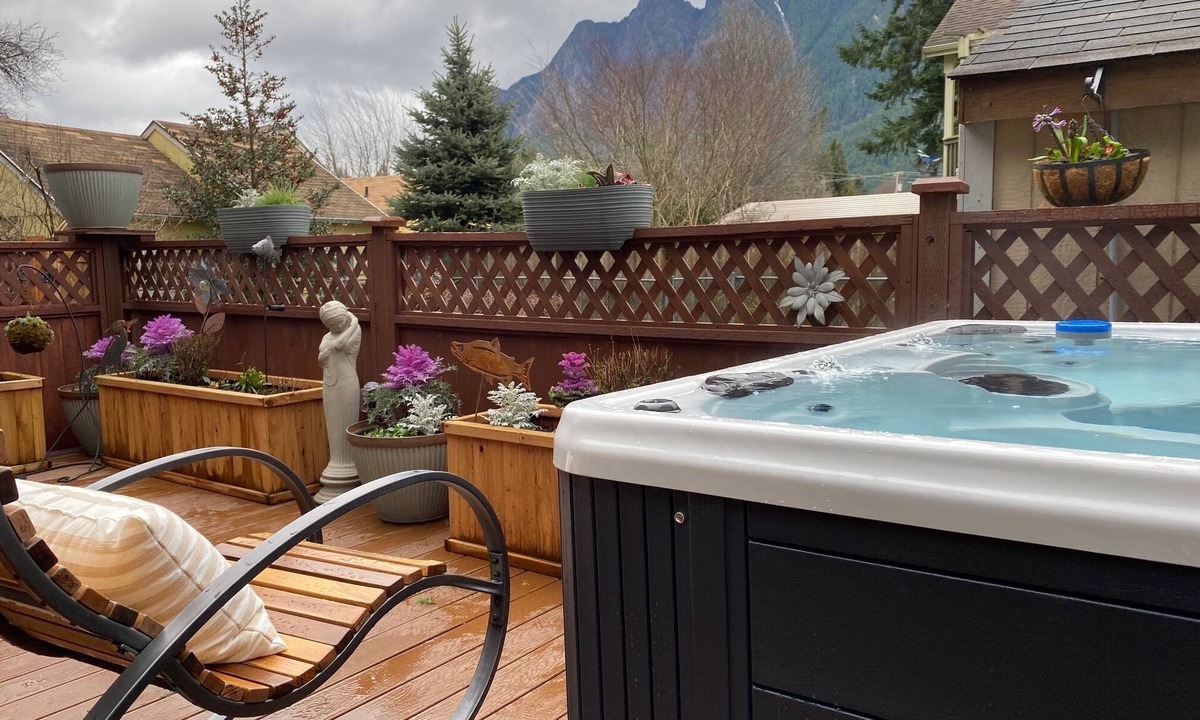 North Bend Cottage | North Bend Escapes Downtown Cottage and Suite - 2 Hot Tubs, Steps to Downtown