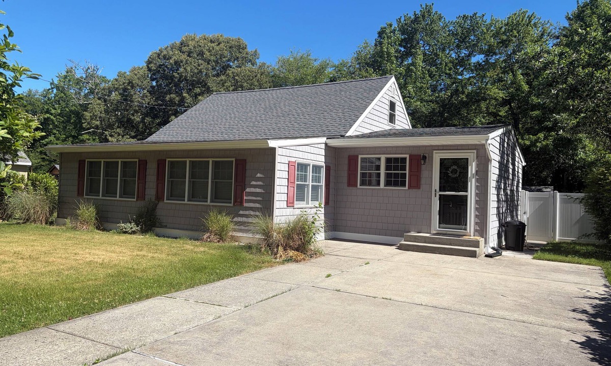 Town Bank House | North Cape May charming beach house 3BR. Early check-in Mon late check out Sun.