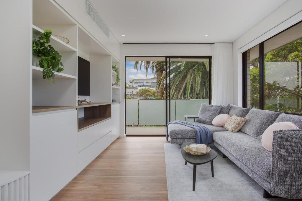 Freshwater Apartment | North-East Facing Modern 2-bed Apartment