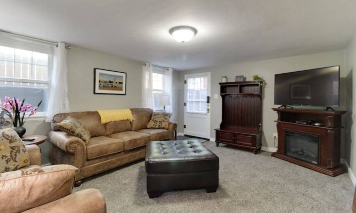Veterans Park Apartment | North End Downtown #7 - 5 Star Rating - Super Nice