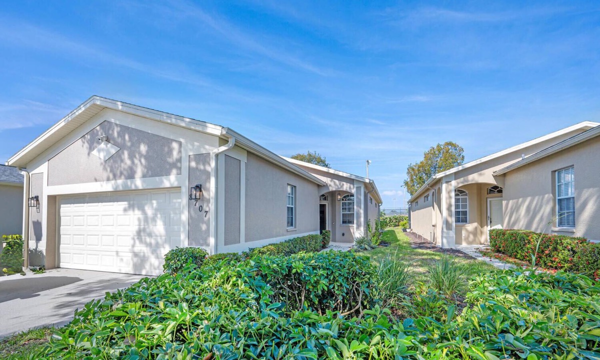 Ibis Cove House | North Naples 2 Bed, den & 2 Bath with PRIVATE POOL for annual rent!