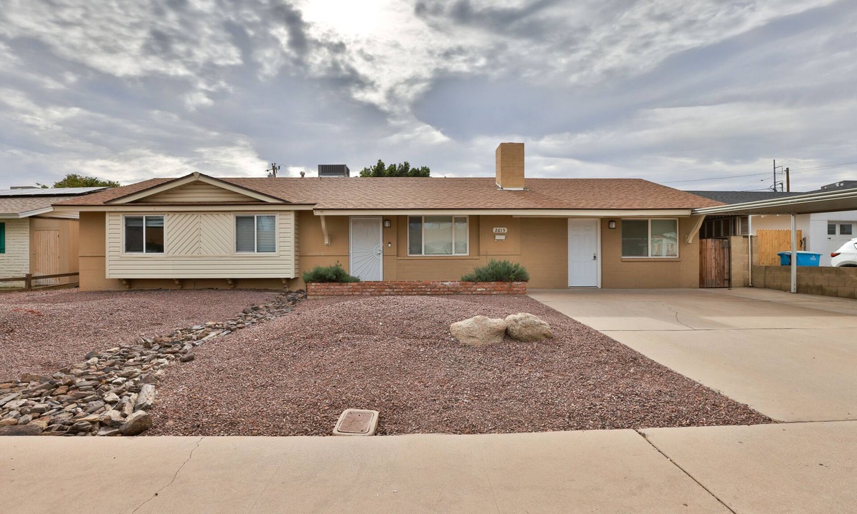 North Mountain House | North Phoenix home with 3 Bed 2 Bath - SLEEPS 6 - Close to Freeway I-17