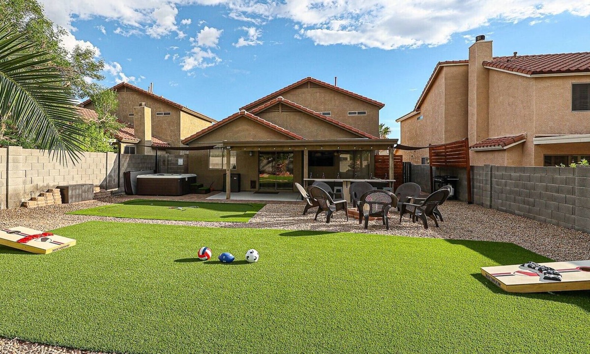 Deer Valley House | North Phoenix House w/ Hot Tub, Large entertaining backyard and Garage Game Room