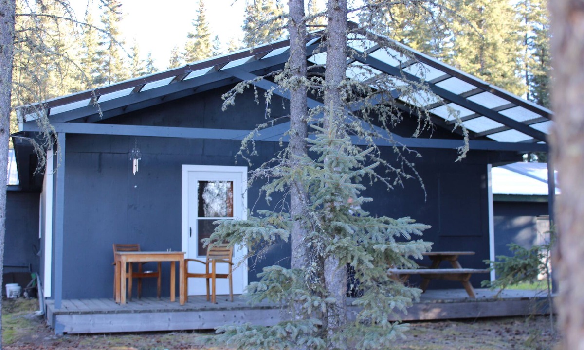 Badger Cabin | North Pole Aurora Lodge-Charming 2-bedroom in North Pole-WiFi and aurora viewing