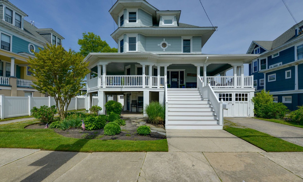 North Wildwood House | North Wildwood Home w/Porch ~ 3 Blocks to Beach!