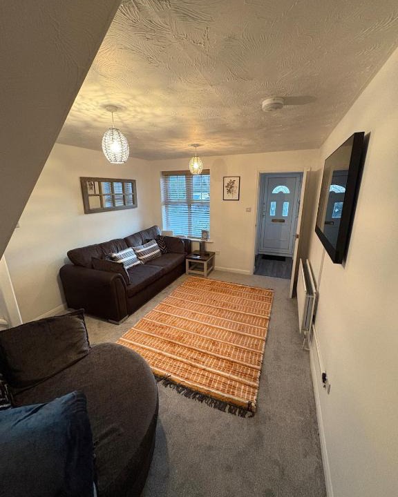 Earls Barton House | Northampton 2 King Bed SKY TV Driveway Earls Barton