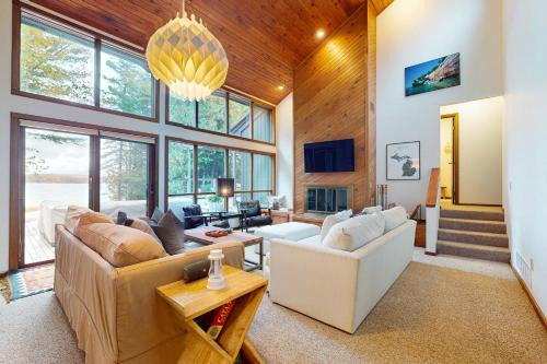 Eveline Township House | Northern Solitude