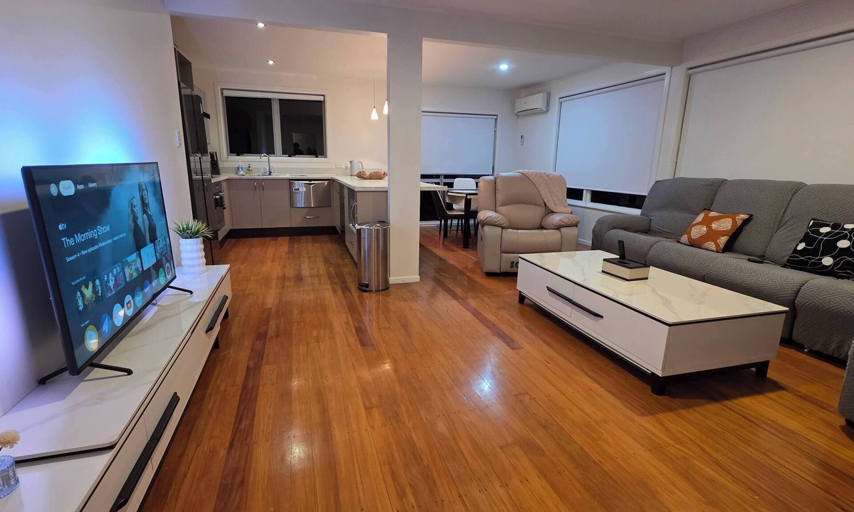 Glenfield House | Northshore Central Cosy & Comfortable 3BR Home