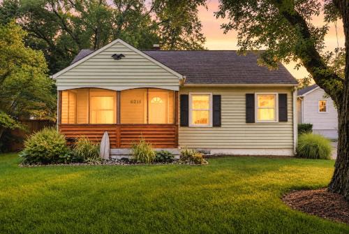 Indianapolis House | Northside Cottage - Perfect Indy Location-Family Friendly