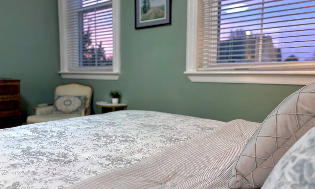Mosby Apartment | Northside Gem- Historic Retreat with Modern Luxury
