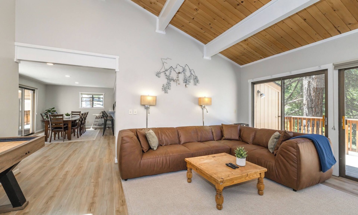 Truckee House | Northstar Caddyshack Location, Hot Tub, Shuffleboard, Arcades, Golf + NPOA Pass (Pool/Sauna/Gym)