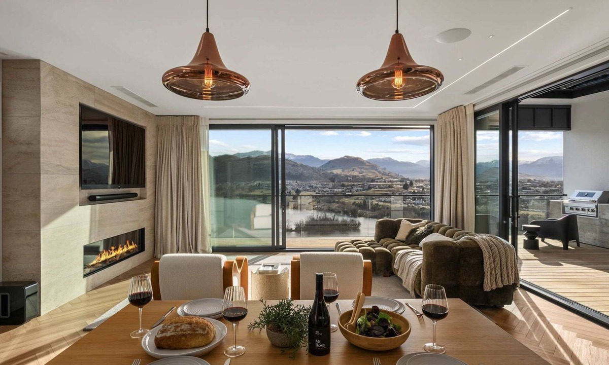 Kelvin Heights House | Northview Residence is a modern & sophisticated home nestled in the exclusive Kelvin Heights.