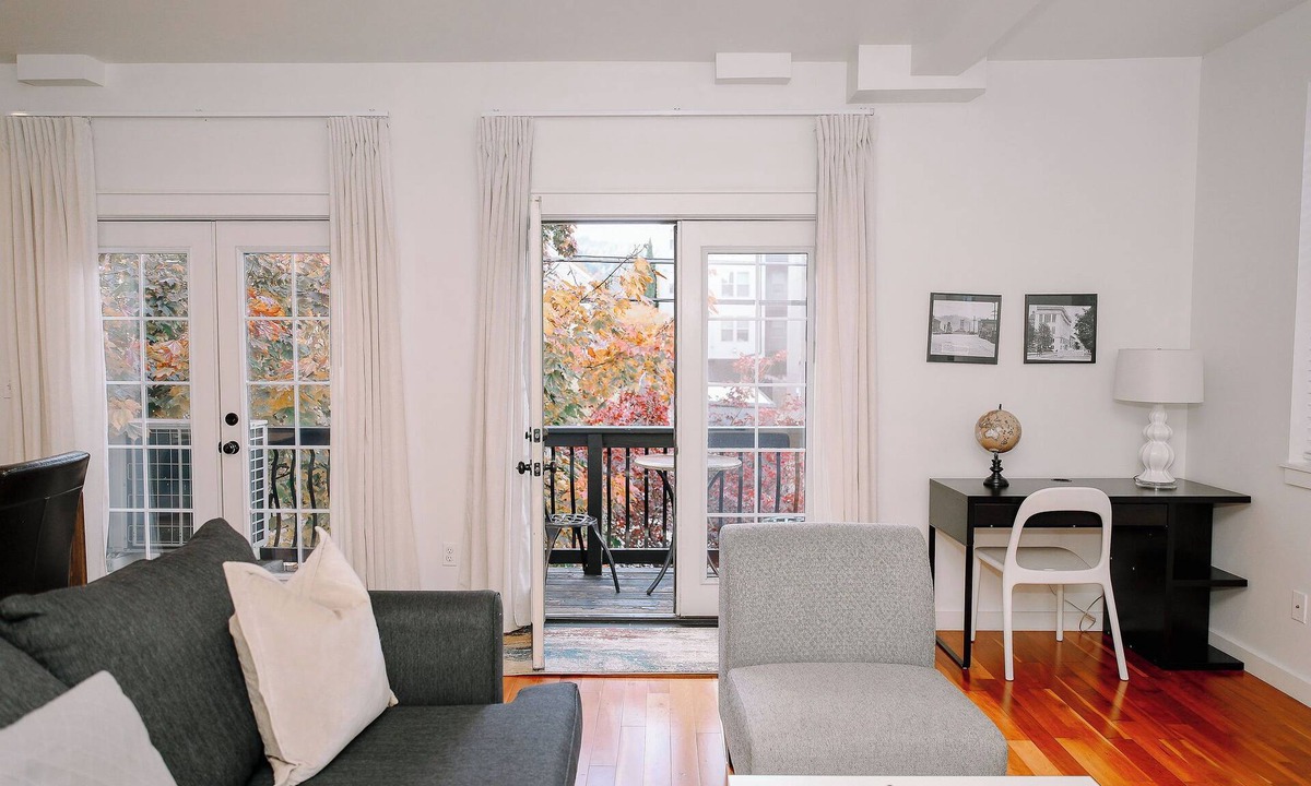 Uptown Condo | Northwest Alphabet District! Walk to it all! Light & Airy Free Parking 970 sq.ft