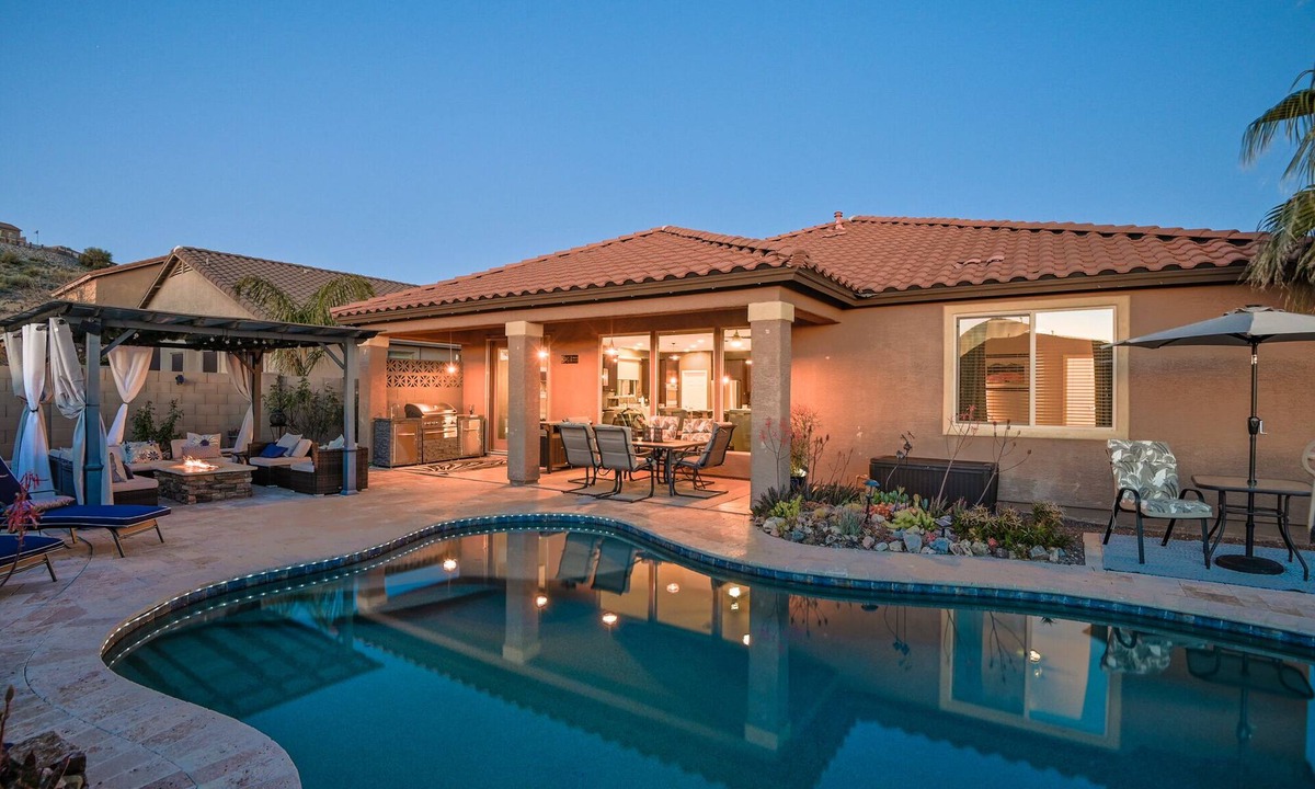 Oracle House | NorthWest Gem Snowbird-Friendly w/Pool Heat opt.