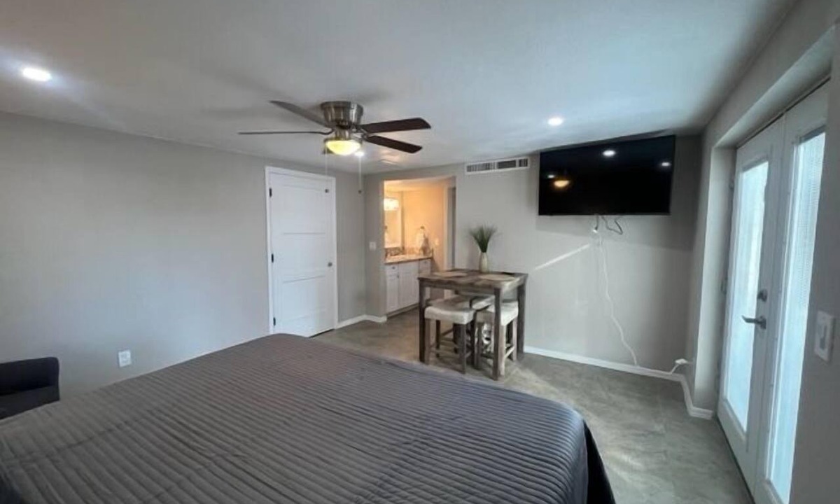Tucson Apartment | Northwest Jr Suite #4 with Laundry and Parking