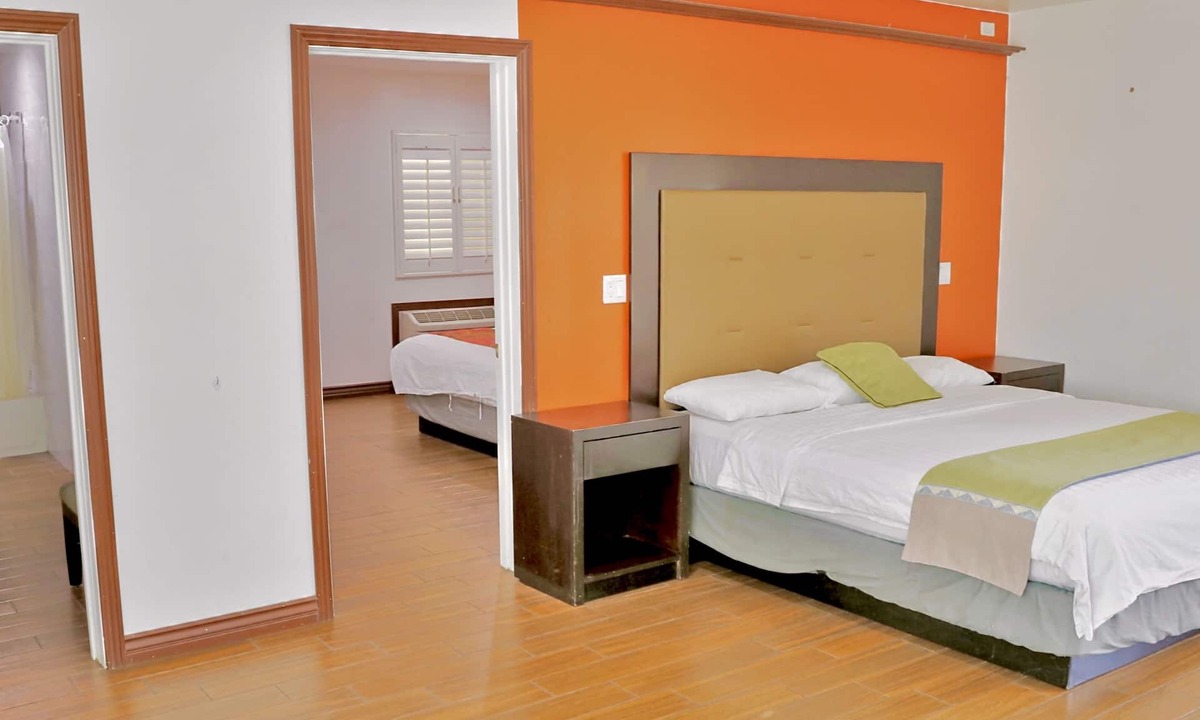 Norwalk Hotel | Norwalk Inn & Suites