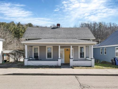 Nelsonville House | Nostalgic in Nelsonville