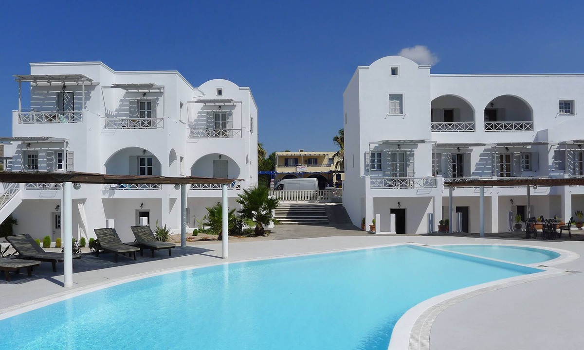 Agios Georgios Hotel | Nostos Studio
