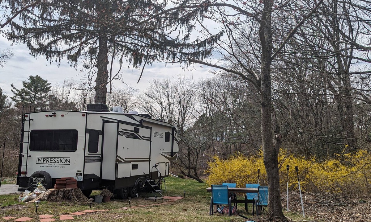 Pelham House | NOT AVAILABLE FOR BOOKING - Comfy, Luxurious Glamping Camper near Amherst, MA