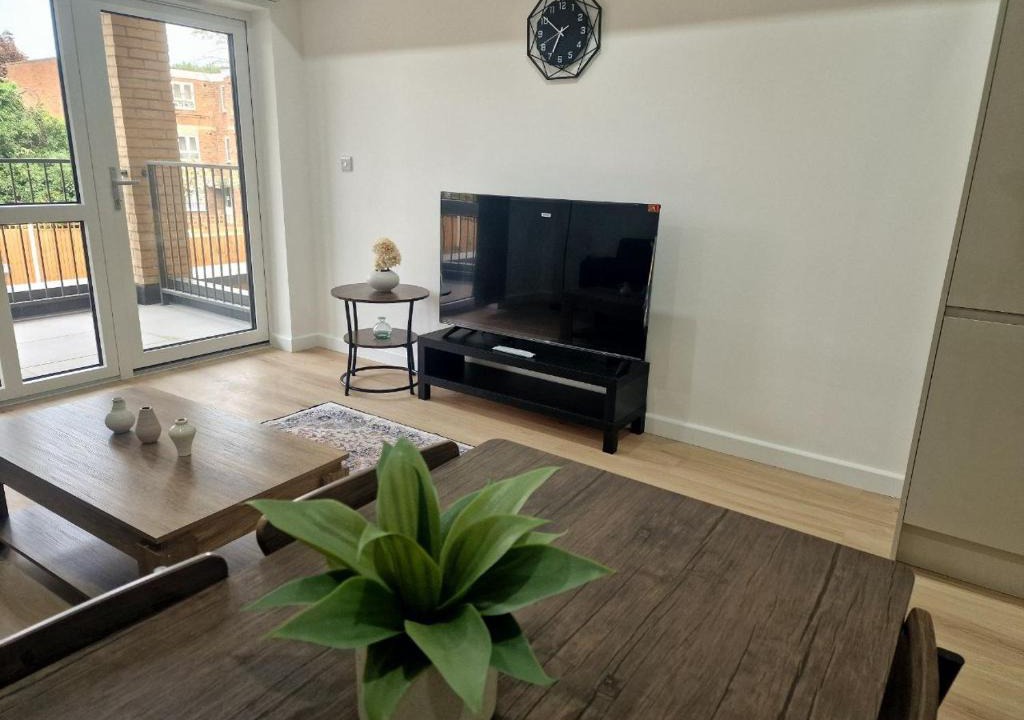 Chadwell Heath Apartment | Nova Nest Modern 2BR Apartment, Romford London RM33