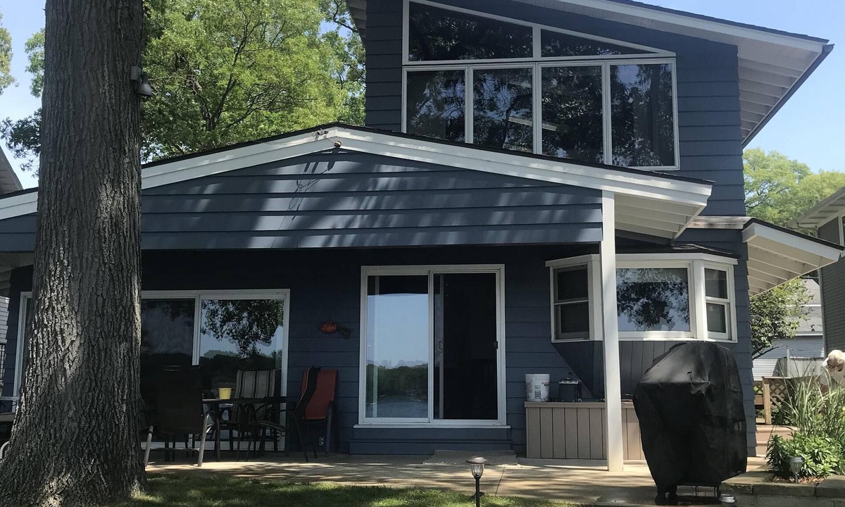 Spring Lake Cottage | Now available for winter renter -Beautiful Cottage Located Right On Spring Lake