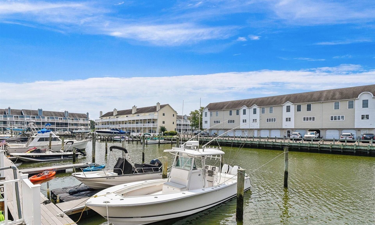Cedar Neck House | ~Now Booking for 2026~Bring your Boat & Enjoy the Picturesque Water Views.