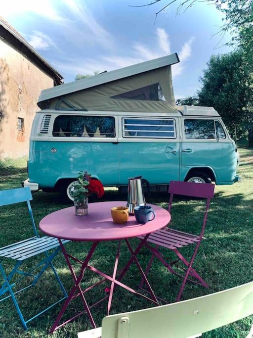 Torchefelon House | Nuit insolite Combi Volkswagen T2B campagne