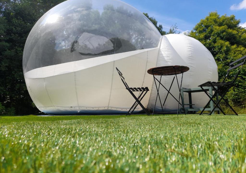 Saint-Jean-d'Elle Other | Nuit insolite dans une bulle avec jacuzzi privatif