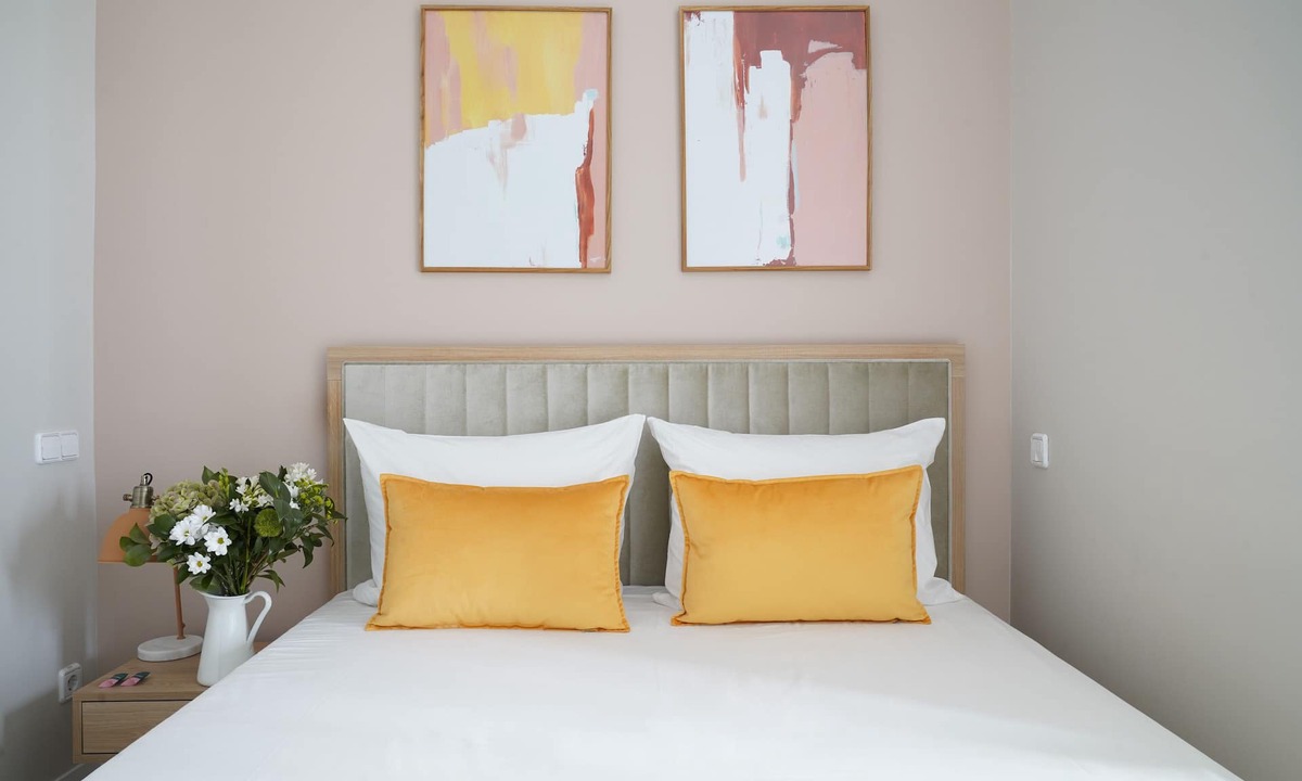 Cortes House | Numa Madrid Script