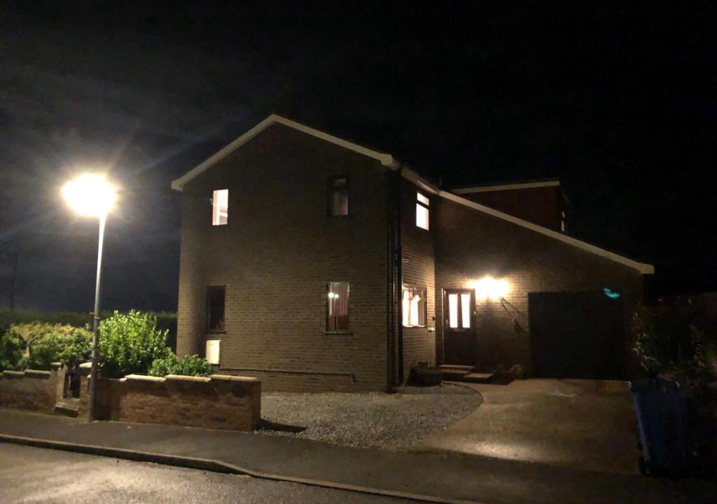 Winestead House | Number One - Fully Equipped Self Catering Four Bedroom House next to Dunedin, 15 mins to Spurn, 20 mins to Saltend, 12 mins to Easington